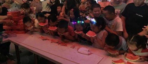 网红吃瓜试衣间